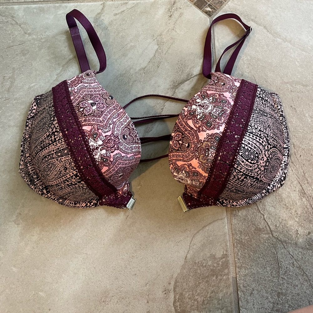 NWOT Victoria’s Secret push-up bra 34DD